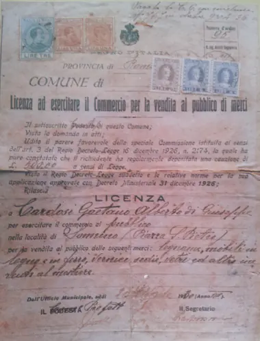 La licenza comunale d'epoca, con i bolli, che autorizza Cardosi Gaetano Alberto a esercitare il commercio