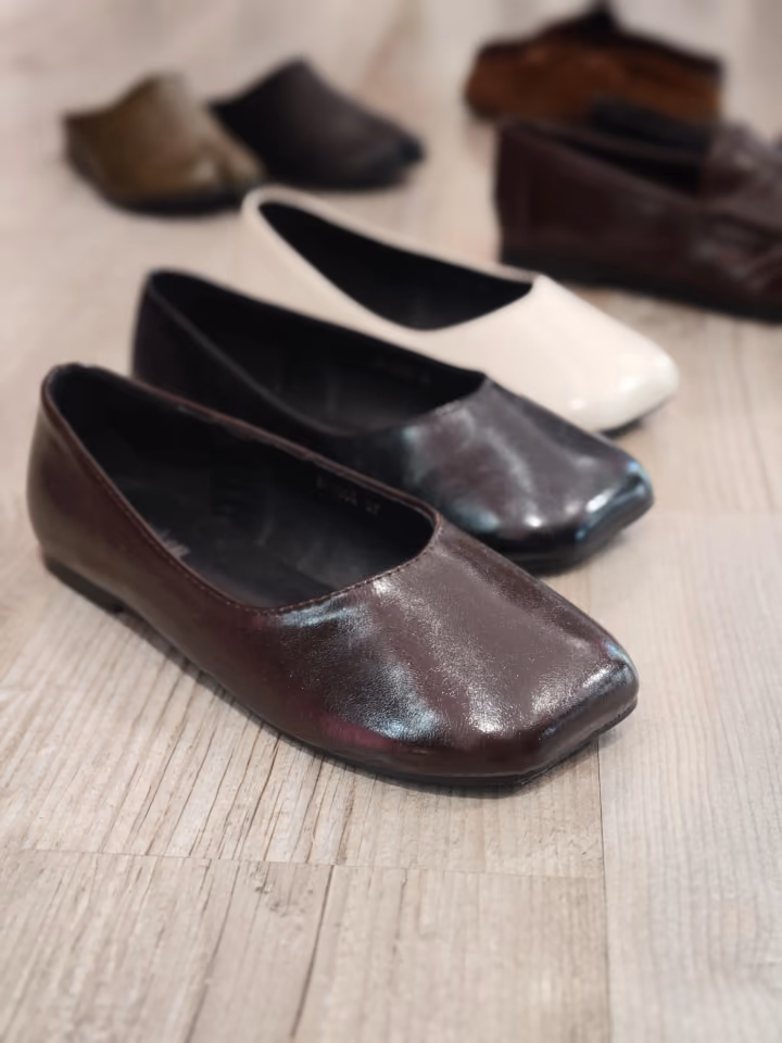 Selezione di scarpe in boutique