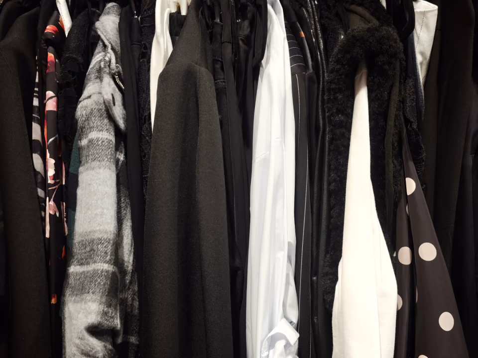 Capi appesi in boutique