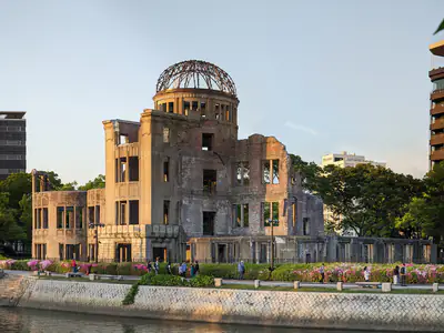La Cupola della bomba atomica, il Memoriale della Pace, sulla riva del fiume