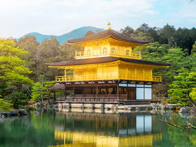 Il Padiglione d’Oro del Kinkaku-ji riflesso nello stagno
