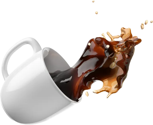Una tazza bianca rovesciata da cui schizza il caffè