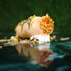 Involtino di salmone con granella di pistacchio e formaggio fresco